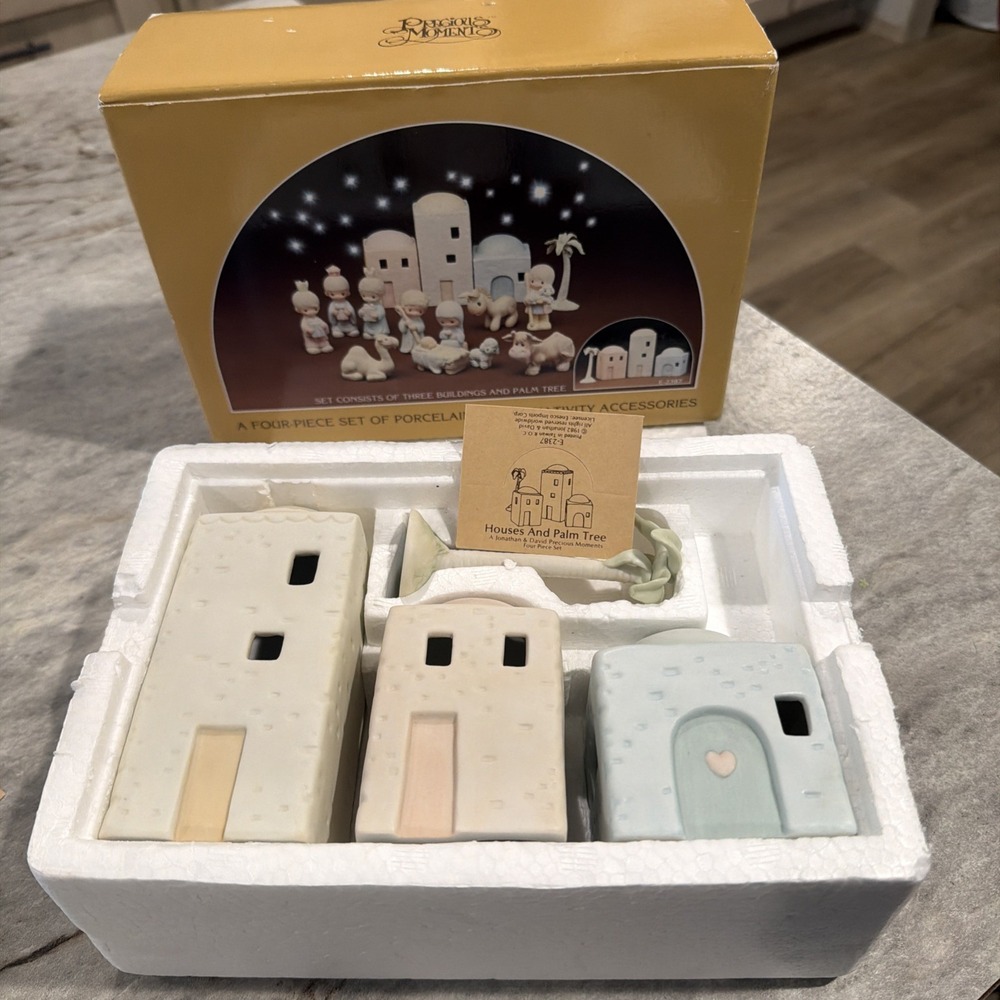 Vtg 1982 Precious Moments Nativity Accessories 3 Buildings And Palm Tree E-2387